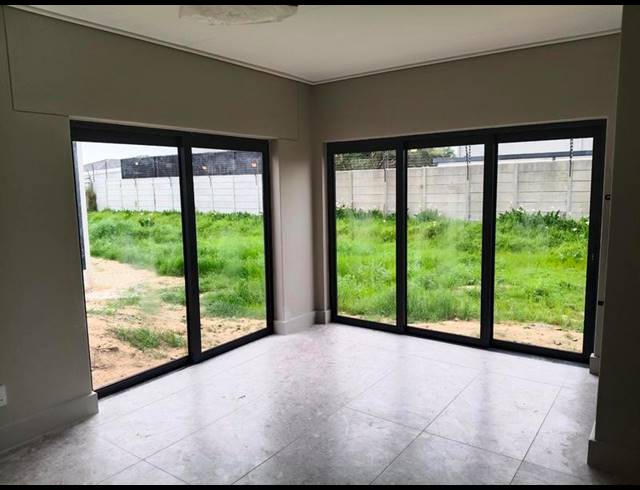 3 BEDROOM PROPERTY TO RENT IN UITZICHT